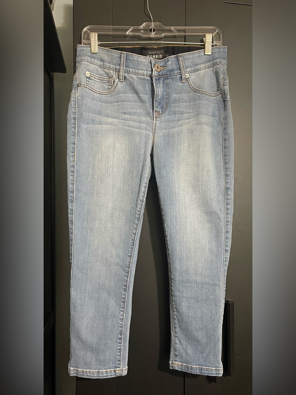 Torrid Light Wash Women’s Bombshell Skinny Cropped Skinny Jeans